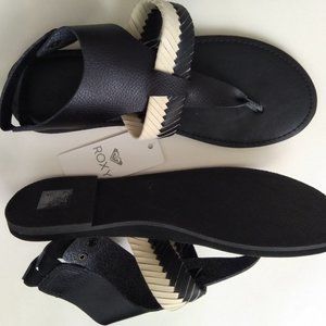 Roxy - Bernadette Sandals // Day to Evenin…